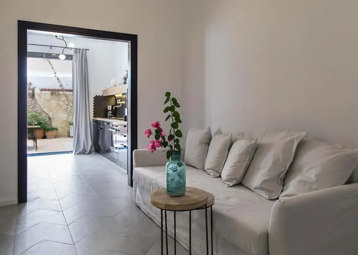 Aura Spacious 2 Bedroom Apartment